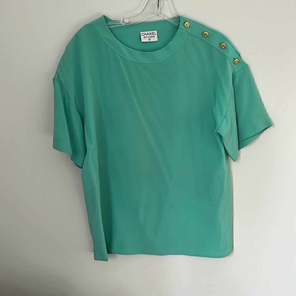 Chanel short-sleeve blouse with 4 monogrammed shoulder buttons